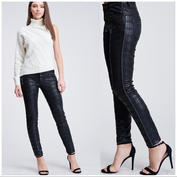 MID-RISE LIGHTWEIGHT BLACK PLAID JEANS - Picture 11 of 16